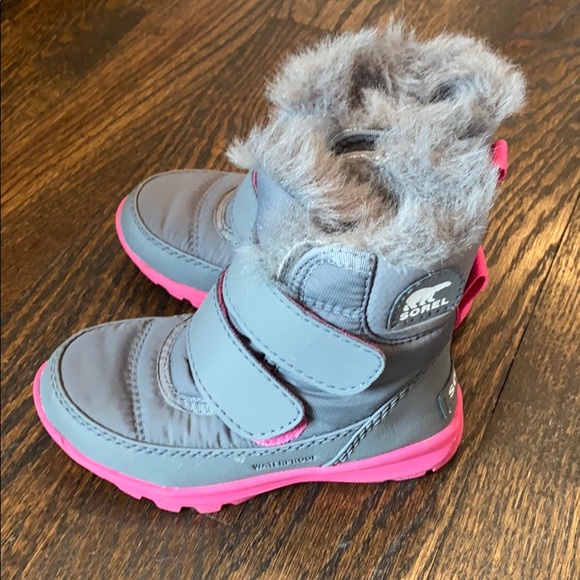 ugg bailey button mini chestnut